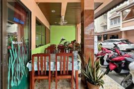 4 Storey Townhouse : 12 Bedroom Hotel On Soi 67