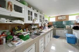 4 Storey Townhouse : 12 Bedroom Hotel On Soi 67