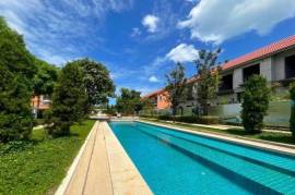 Boulevard Tuscany : 2 Bedroom Townhouse In Cha Am