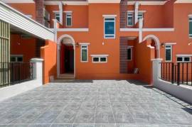 Boulevard Tuscany : 2 Bedroom Townhouse In Cha Am
