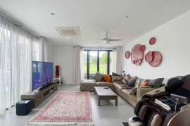 Black Mountain: 4-Strory Townhouse Corner Unit