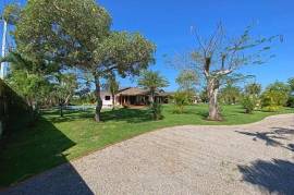 4 Bed Farm House For Sale With Guest House 6 Rai Land and Fishing Lake
