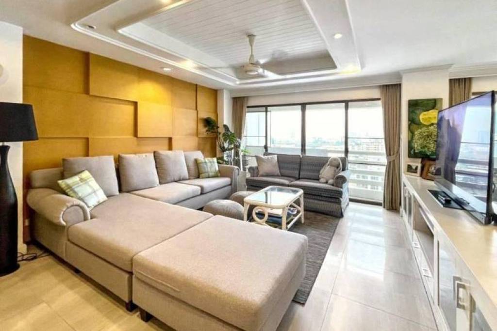 3 Bedrooms 2 Bathrooms 176 SQ.M Ruamjai Heights
