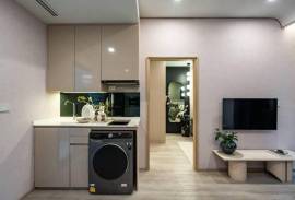 Modern 1-Bed Condo in Phra Khanong Bangkok
