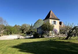 Perigourdine modernisee avec piscine et vue dominante