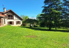 Detached house for sale, 6 rooms - Saint-Lezer 65500