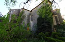 11 room, 470m2 Castle for sale in Le cros - 875 000 € *