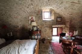 11 room, 470m2 Castle for sale in Le cros - 875 000 € *