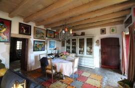 11 room, 470m2 Castle for sale in Le cros - 875 000 € *