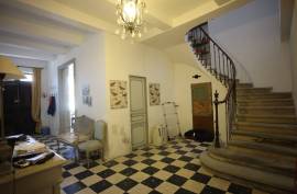 6 room, 225m2 Bourgeois style house for sale in Nissan lez enserune - 275 000 € *