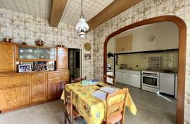 8 room, 230m2 Village house for sale in Magalas - 249 000 € *
