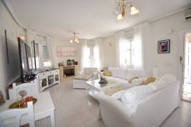 BEAUTIFUL 2/3 BEDROOM VILLA WITH SWIMMING POOL CLOSE TO LA MARQUESA GOLF COURSE