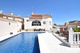 BEAUTIFUL 2/3 BEDROOM VILLA WITH SWIMMING POOL CLOSE TO LA MARQUESA GOLF COURSE
