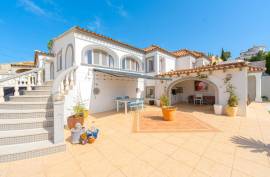 Impressive 5 Bedroom Villa Recently Reformed to a High Standard On a Flat Plot and a Short Walk To Moraira - Exclusive - Moraira