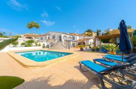 Impressive 5 Bedroom Villa Recently Reformed to a High Standard On a Flat Plot and a Short Walk To Moraira - Exclusive - Moraira