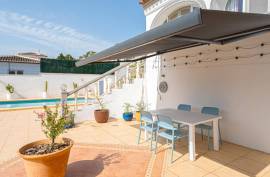 Impressive 5 Bedroom Villa Recently Reformed to a High Standard On a Flat Plot and a Short Walk To Moraira - Exclusive - Moraira