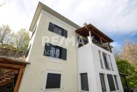 House 300 sq.m for sale
