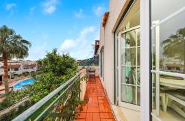 2 Bedroom Apartment with Terrace and Pools, in Vilamoura