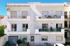 Renovated Apartment with 2 Suites and Balconies, in the Center of Quarteira