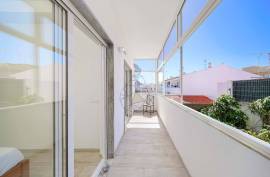Renovated Apartment with 2 Suites and Balconies, in the Center of Quarteira
