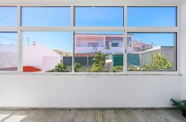 Renovated Apartment with 2 Suites and Balconies, in the Center of Quarteira