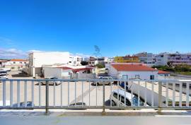 Renovated Apartment with 2 Suites and Balconies, in the Center of Quarteira