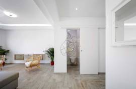 Renovated Apartment with 2 Suites and Balconies, in the Center of Quarteira