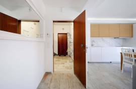 Renovated Apartment with 2 Suites and Balconies, in the Center of Quarteira