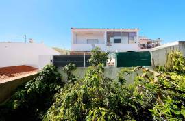 Renovated Apartment with 2 Suites and Balconies, in the Center of Quarteira