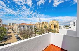 2 Bedroom Apartment with Spacious Terrace and Garage - Quarteira