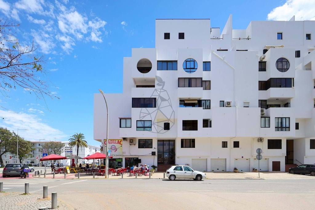 2 Bedroom Apartment with Spacious Terrace and Garage - Quarteira