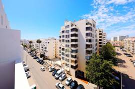 2 Bedroom Apartment with Spacious Terrace and Garage - Quarteira