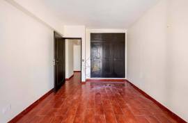 2 Bedroom Apartment with Spacious Terrace and Garage - Quarteira