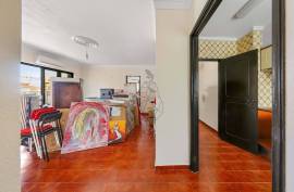 2 Bedroom Apartment with Spacious Terrace and Garage - Quarteira