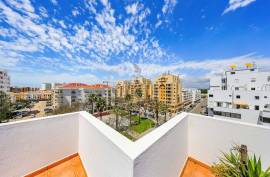 2 Bedroom Apartment with Spacious Terrace and Garage - Quarteira