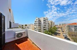 2 Bedroom Apartment with Spacious Terrace and Garage - Quarteira
