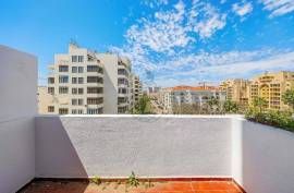 2 Bedroom Apartment with Spacious Terrace and Garage - Quarteira