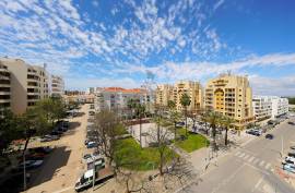 2 Bedroom Apartment with Spacious Terrace and Garage - Quarteira