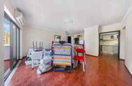 2 Bedroom Apartment with Spacious Terrace and Garage - Quarteira