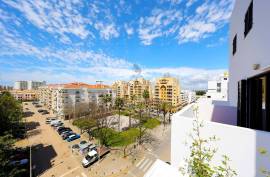 2 Bedroom Apartment with Spacious Terrace and Garage - Quarteira