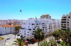 2 Bedroom Apartment with Spacious Terrace and Garage - Quarteira