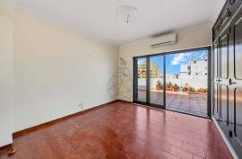 2 Bedroom Apartment with Spacious Terrace and Garage - Quarteira