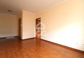 Building with 8 apartments with garage and private parking, in excellent condition, in the center of Avelar. High profitability investment!