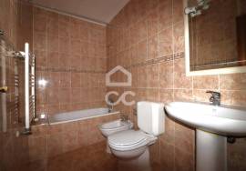 Building with 8 apartments with garage and private parking, in excellent condition, in the center of Avelar. High profitability investment!