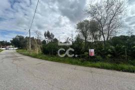 Land with 1753 m2 and approved project for detached house in Parceiros , Leiria.