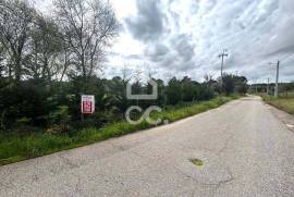 Land with 1753 m2 and approved project for detached house in Parceiros , Leiria.