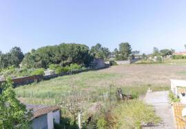 3 bedroom villa in 952 m2 with borehole and tank/swimming pool.