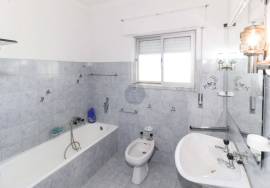 3 bedroom villa in 952 m2 with borehole and tank/swimming pool.