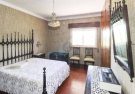 3 bedroom villa in 952 m2 with borehole and tank/swimming pool.