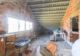 3 bedroom villa in 952 m2 with borehole and tank/swimming pool.